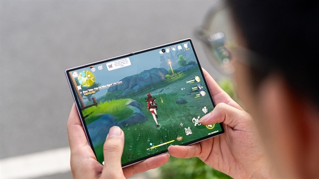 Chơi game nặng trên Z Fold8: Snapdragon 8 Elite Gen 5 "gánh" màn 7.6 inch thế nào?